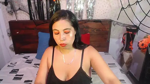 Snapshot of NikkieMilky chatting on October 2025 12:54:01 AM NikkieMilky online show from October 2025 12:54:01 AM