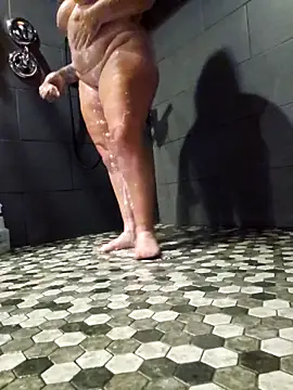 Snapshot of Kinkybeauty_freakybeast chatting on October 2025 08:46:01 AM Kinkybeauty freakybeast online show from October 2025 08:46:01 AM