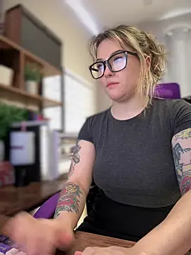 JennKenobi online show from February 2025 06:10:02 PM