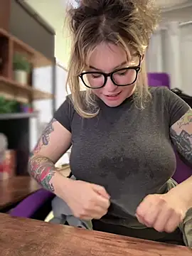 JennKenobi online show from February 2025 09:14:01 PM