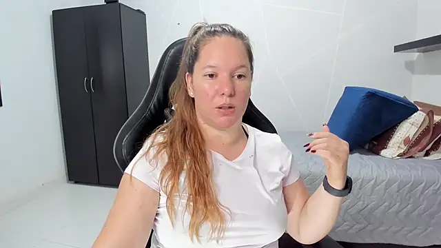 Snapshot of tamy_shine87 chatting on October 2025 12:20:01 AM tamy shine87 online show from October 2025 12:20:01 AM