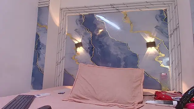 lorrayne  online show from September 2025 12:16:02 PM