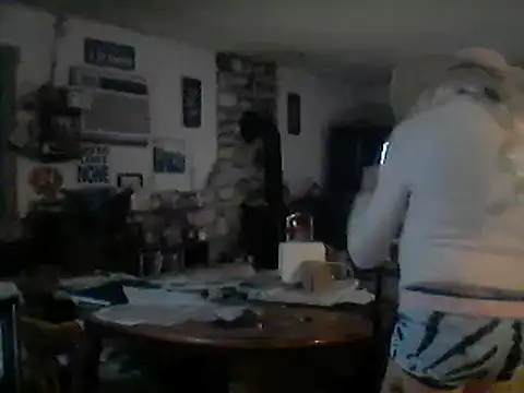 Snapshot of CROSSCOUNTRY1 chatting on December 2024 10:38:02 PM CROSSCOUNTRY1 online show from December 2024 10:38:02 PM