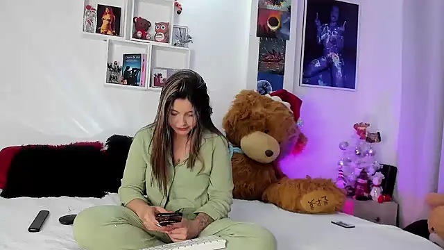 Sarah Jhonson online show from December 2024 10:00:02 PM