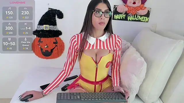 Sophiia Castro online show from October 2025 06:42:02 PM