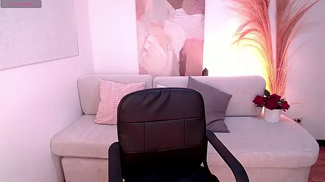 Snapshot of VictoriaLeia chatting on October 2025 01:47:01 AM VictoriaLeia online show from October 2025 01:47:01 AM