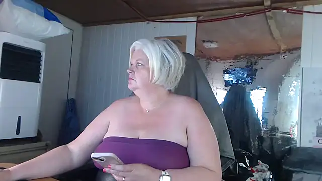 sexychazza16 online show from October 2025 06:31:02 PM