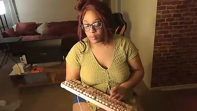 Snapshot of EntitledMistress chatting on December 2024 10:34:02 AM EntitledMistress online show from December 2024 10:34:02 AM