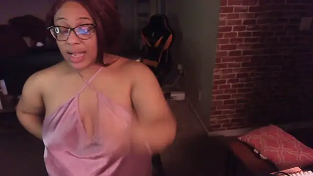 Snapshot of EntitledMistress chatting on December 2024 09:32:02 AM EntitledMistress online show from December 2024 09:32:02 AM