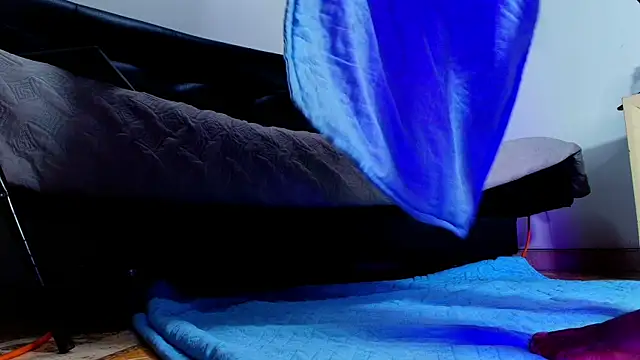 sofi decker online show from October 2025 12:05:02 PM