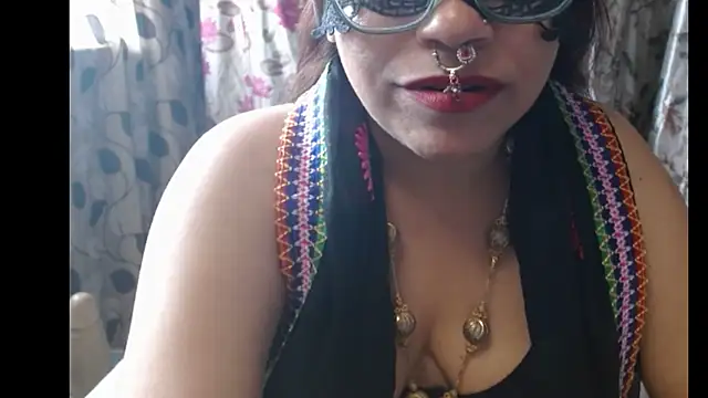 Snapshot of Star-Night chatting on October 2025 05:50:01 AM Star-Night online show from October 2025 05:50:01 AM