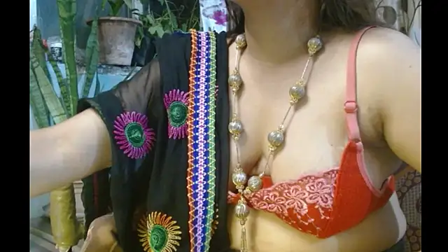 Snapshot of Star-Night chatting on November 2025 04:20:02 PM Star-Night online show from November 2025 04:20:02 PM