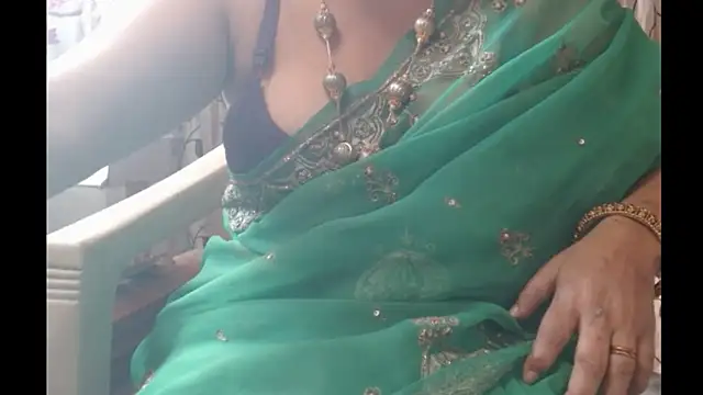 Snapshot of Star-Night chatting on November 2025 03:28:01 AM Star-Night online show from November 2025 03:28:01 AM