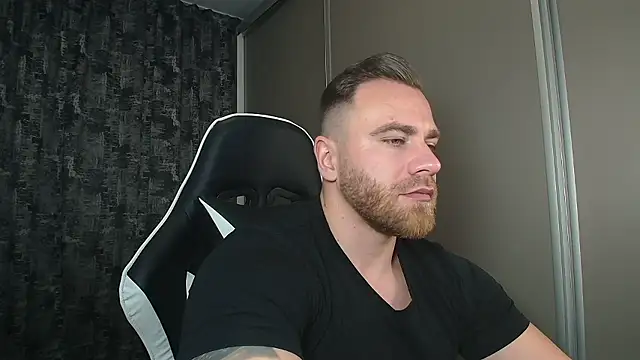 Snapshot of Thori92 chatting on December 2024 07:33:01 PM Thori92 online show from December 2024 07:33:01 PM