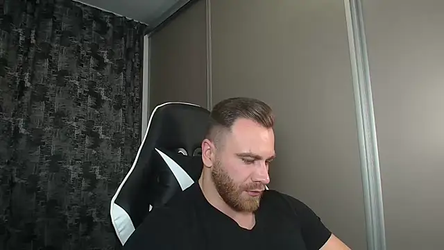 Snapshot of Thori92 chatting on December 2024 08:38:01 PM Thori92 online show from December 2024 08:38:01 PM