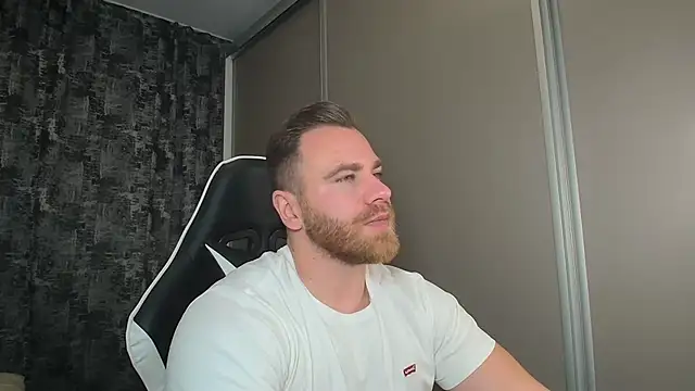 Snapshot of Thori92 chatting on December 2024 06:52:02 PM Thori92 online show from December 2024 06:52:02 PM