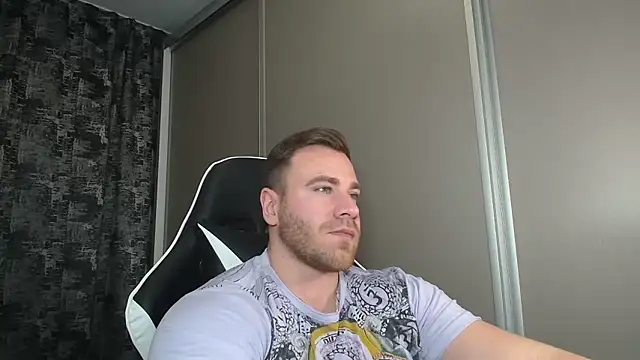 Snapshot of Thori92 chatting on January 2025 05:27:02 PM Thori92 online show from January 2025 05:27:02 PM