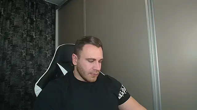 Snapshot of Thori92 chatting on January 2025 06:35:01 PM Thori92 online show from January 2025 06:35:01 PM