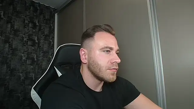 Snapshot of Thori92 chatting on January 2025 08:37:02 PM Thori92 online show from January 2025 08:37:02 PM