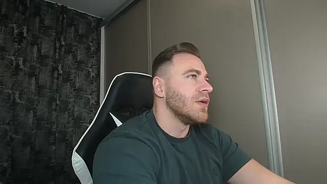 Snapshot of Thori92 chatting on January 2025 06:44:01 PM Thori92 online show from January 2025 06:44:01 PM