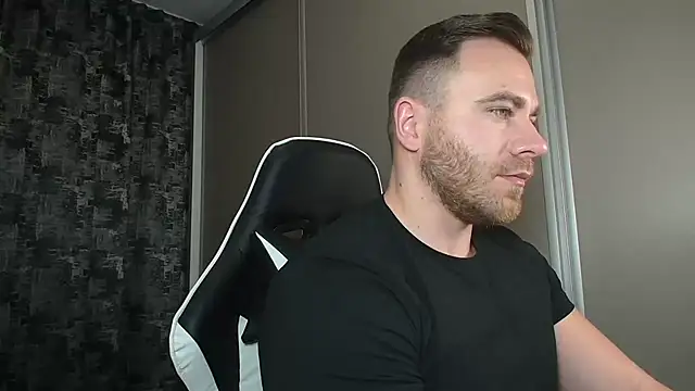 Snapshot of Thori92 chatting on January 2025 08:59:01 PM Thori92 online show from January 2025 08:59:01 PM