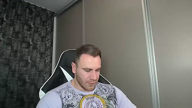 Snapshot of Thori92 chatting on January 2025 07:05:01 PM Thori92 online show from January 2025 07:05:01 PM