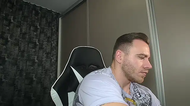 Snapshot of Thori92 chatting on January 2025 10:12:01 PM Thori92 online show from January 2025 10:12:01 PM