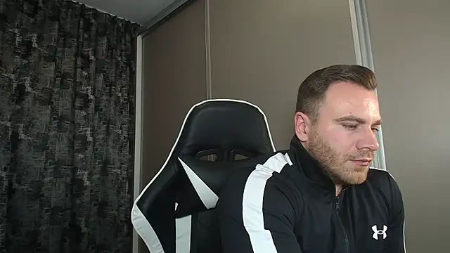 Snapshot of Thori92 chatting on January 2025 08:18:01 PM Thori92 online show from January 2025 08:18:01 PM