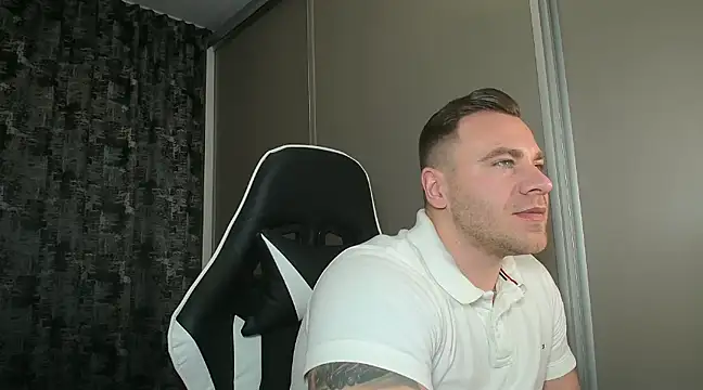 Snapshot of Thori92 chatting on January 2025 08:54:01 PM Thori92 online show from January 2025 08:54:01 PM