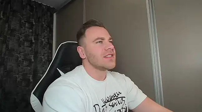 Snapshot of Thori92 chatting on January 2025 06:46:01 PM Thori92 online show from January 2025 06:46:01 PM