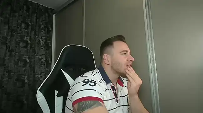 Snapshot of Thori92 chatting on January 2025 03:03:01 PM Thori92 online show from January 2025 03:03:01 PM