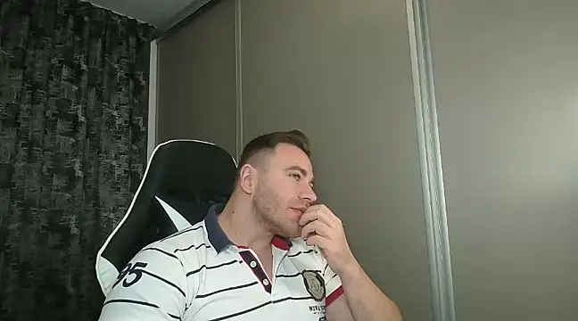 Snapshot of Thori92 chatting on January 2025 06:06:01 PM Thori92 online show from January 2025 06:06:01 PM