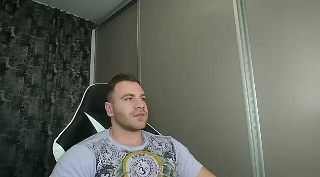 Snapshot of Thori92 chatting on January 2025 09:33:01 PM Thori92 online show from January 2025 09:33:01 PM