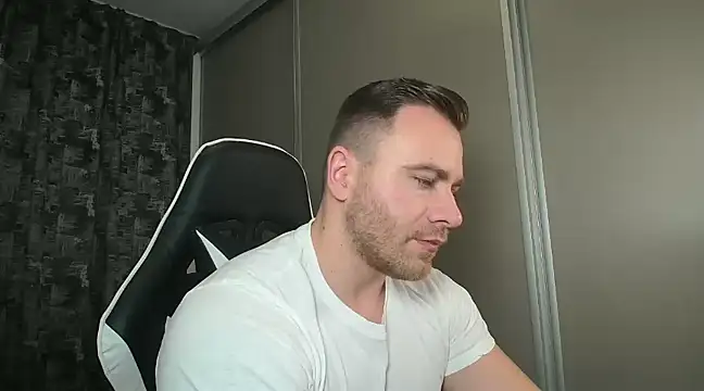 Snapshot of Thori92 chatting on January 2025 05:13:01 PM Thori92 online show from January 2025 05:13:01 PM