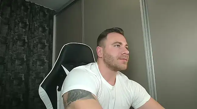 Snapshot of Thori92 chatting on January 2025 08:14:02 PM Thori92 online show from January 2025 08:14:02 PM