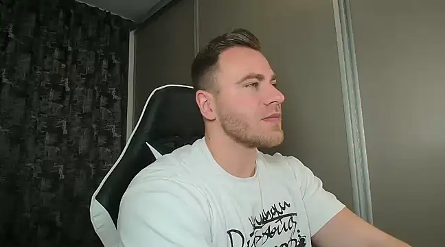 Snapshot of Thori92 chatting on January 2025 05:17:01 PM Thori92 online show from January 2025 05:17:01 PM