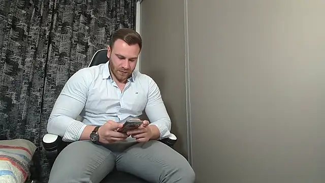 Snapshot of Thori92 chatting on February 2025 06:03:01 PM Thori92 online show from February 2025 06:03:01 PM