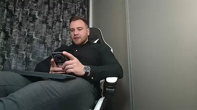 Snapshot of Thori92 chatting on February 2025 06:09:01 PM Thori92 online show from February 2025 06:09:01 PM