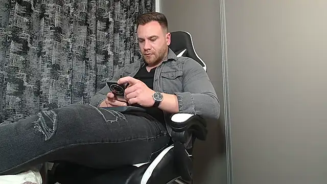 Snapshot of Thori92 chatting on February 2025 08:26:01 PM Thori92 online show from February 2025 08:26:01 PM