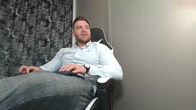 Snapshot of Thori92 chatting on February 2025 06:12:01 PM Thori92 online show from February 2025 06:12:01 PM