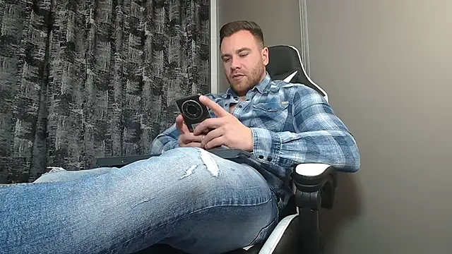 Snapshot of Thori92 chatting on February 2025 06:15:02 PM Thori92 online show from February 2025 06:15:02 PM