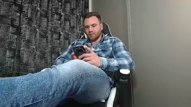 Snapshot of Thori92 chatting on February 2025 09:19:02 PM Thori92 online show from February 2025 09:19:02 PM