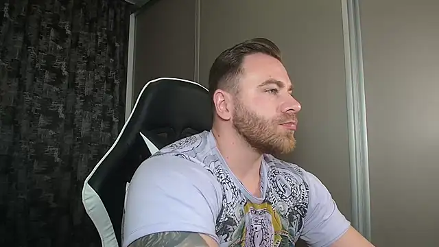 Snapshot of Thori92 chatting on February 2025 08:03:02 PM Thori92 online show from February 2025 08:03:02 PM