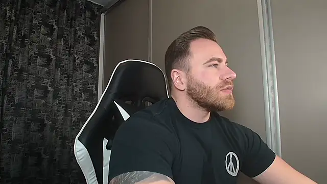 Snapshot of Thori92 chatting on February 2025 08:44:02 PM Thori92 online show from February 2025 08:44:02 PM