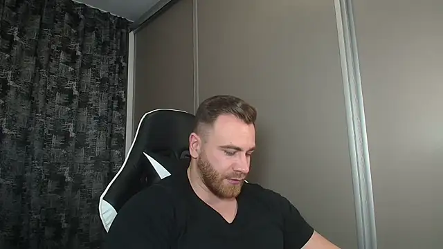 Snapshot of Thori92 chatting on February 2025 08:28:02 PM Thori92 online show from February 2025 08:28:02 PM