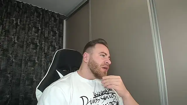 Snapshot of Thori92 chatting on March 2025 04:32:02 PM Thori92 online show from March 2025 04:32:02 PM