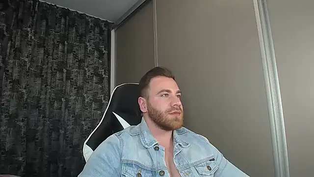 Snapshot of Thori92 chatting on March 2025 08:42:02 PM Thori92 online show from March 2025 08:42:02 PM