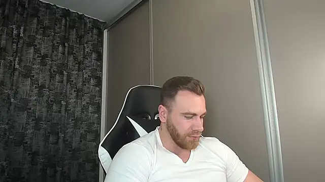 Snapshot of Thori92 chatting on March 2025 08:37:02 PM Thori92 online show from March 2025 08:37:02 PM