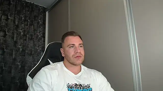 Snapshot of Thori92 chatting on September 2025 05:05:02 PM Thori92 online show from September 2025 05:05:02 PM