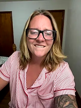 Snapshot of Lizzyloo chatting on October 2025 10:19:02 PM Lizzyloo online show from October 2025 10:19:02 PM